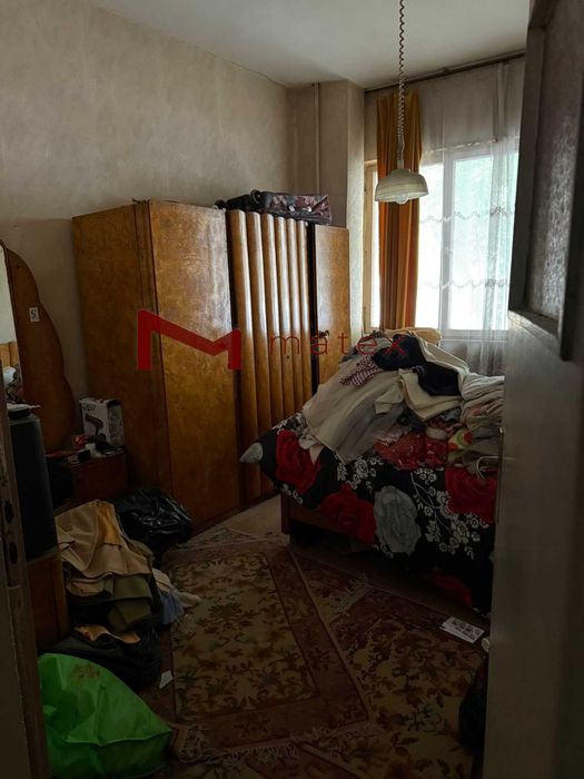 Тристаен зад ВИНС ТОП ЛОКАЦИЯ - Траян Кателиев