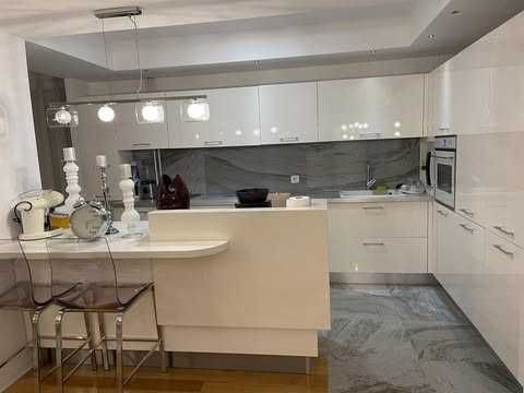 Дава се под наем Тристаен апартамент в София, Център - 85 кв.м за 245000 € - Снимка #1