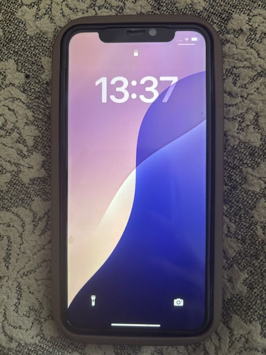 Продам айфон 11