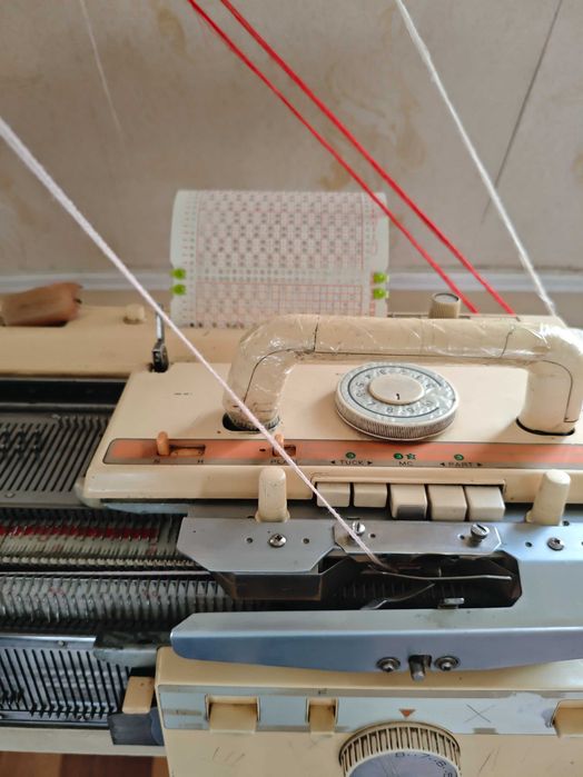 Япон Тукув машинаси.Вязальная машина BROTHER KR- 830