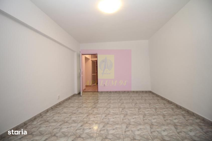 Apartament cu 3 camere de vânzare Decebal adiacent