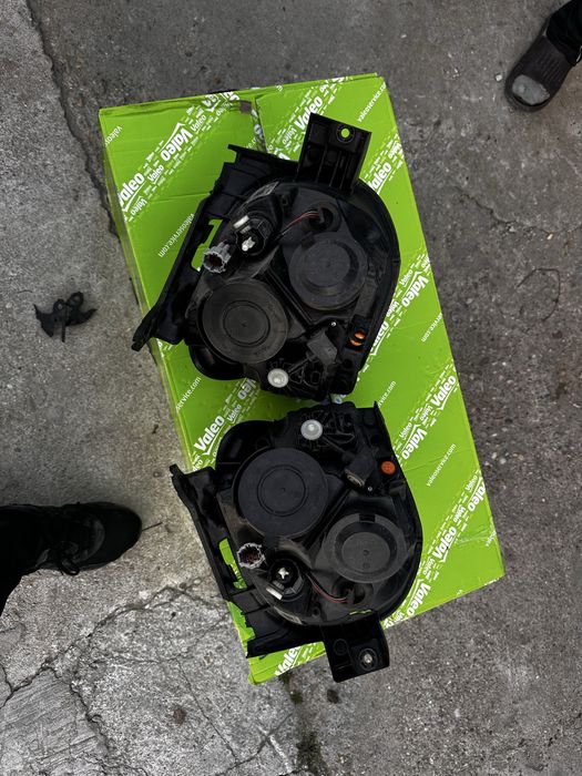 Faruri stânga dreapta nissan juke.26060BV90b
