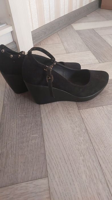 Продам женский обувь