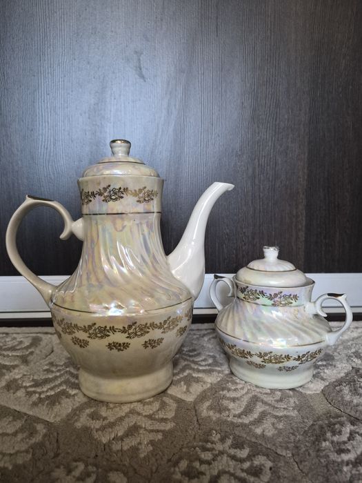 Винтажный набор (чайник + сахарница)