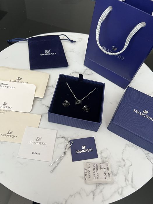 Swarovski комплект – черен лебед, огърлица и обеци