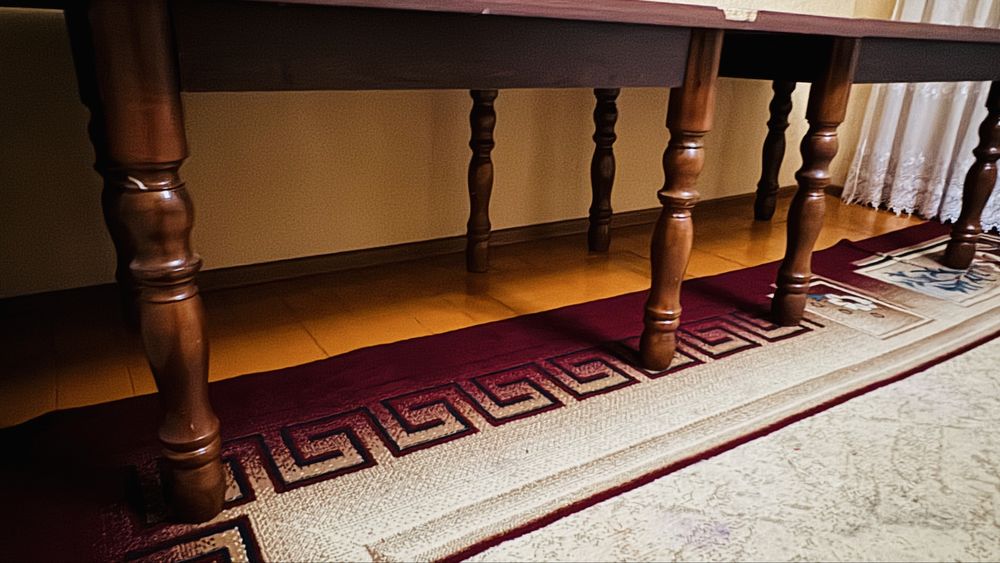 Стол для гостиной