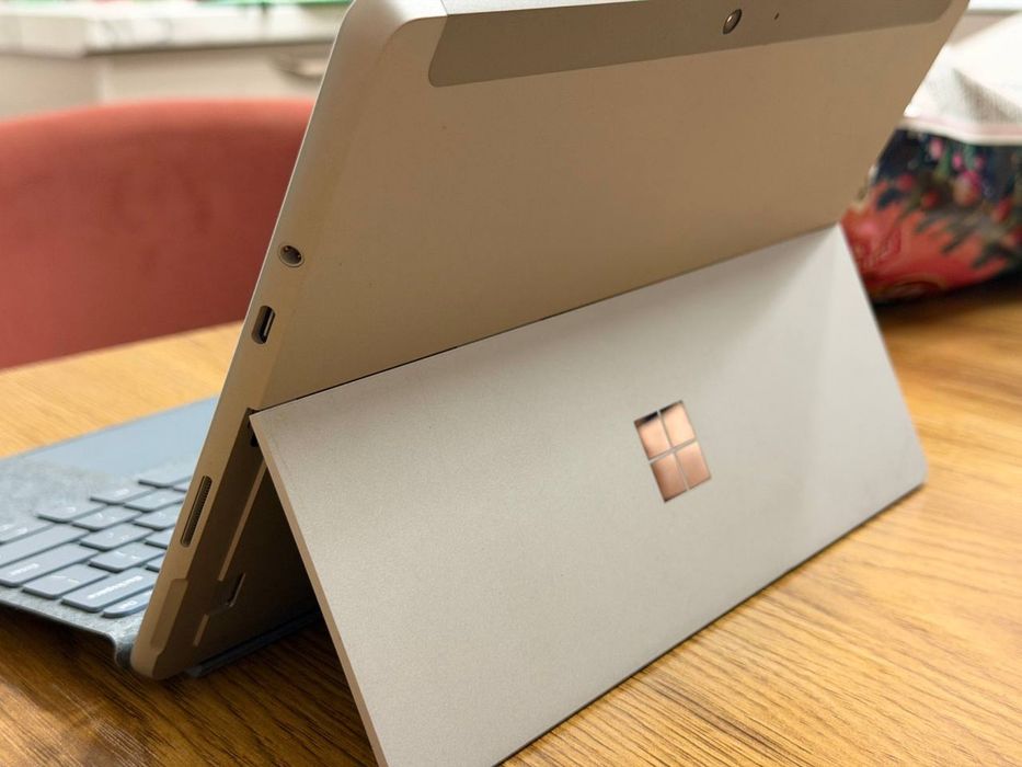 Surface go 3 топовый планшет на Windows 10 дюймов. I3 10gen 8gb 128ssd