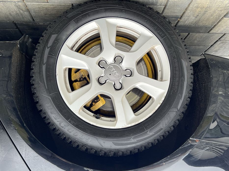 205/60/16 Goodyear iarna cu cuie noi saptama a 6 anul 2023 pret 400 E