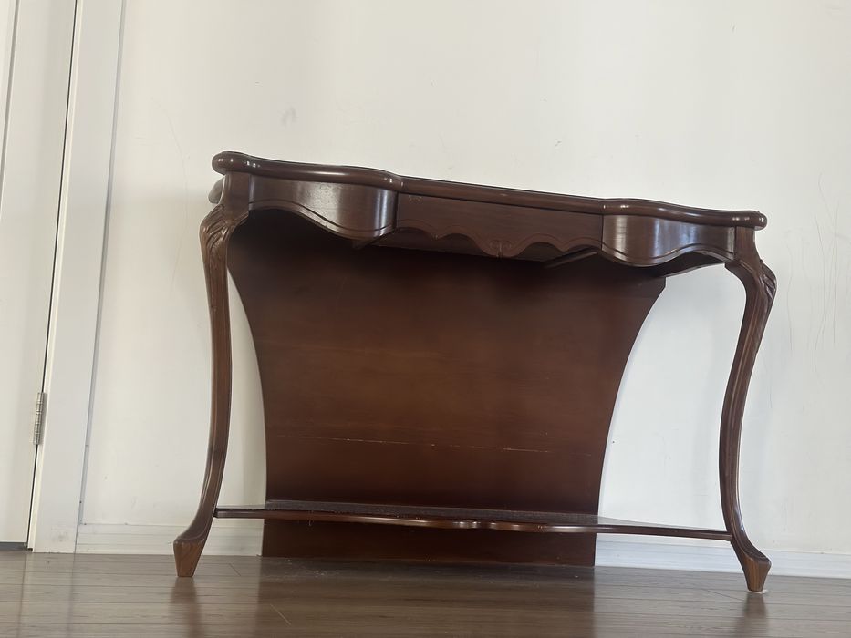 Деревянная консоль