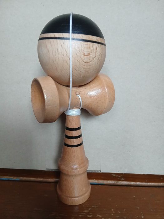 Vând Kendama lemn