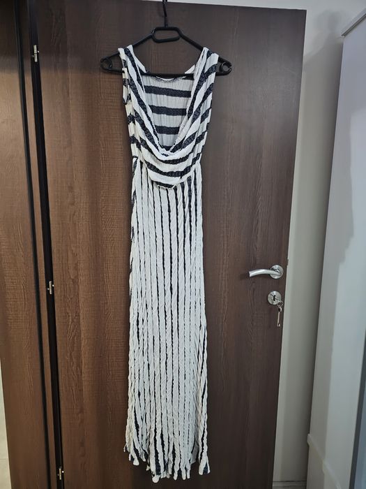 Дълга рокля с гол гръб