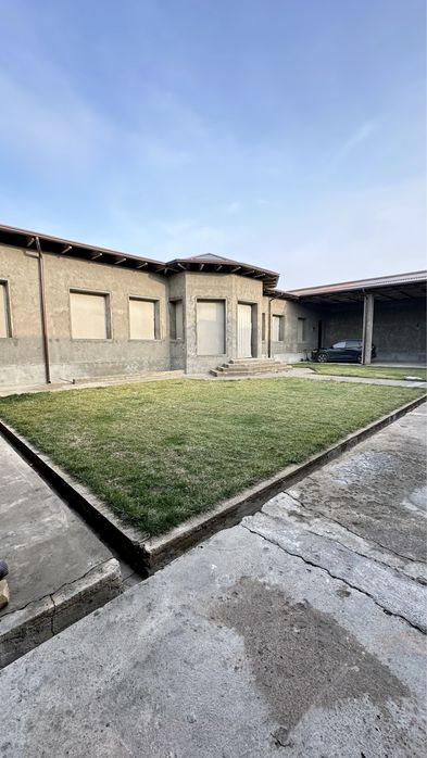 Katta xovli sotiladi