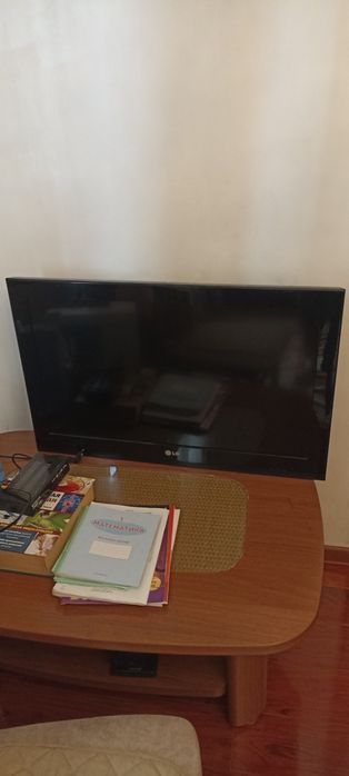 Телевизор Б/У в отличном состоянии