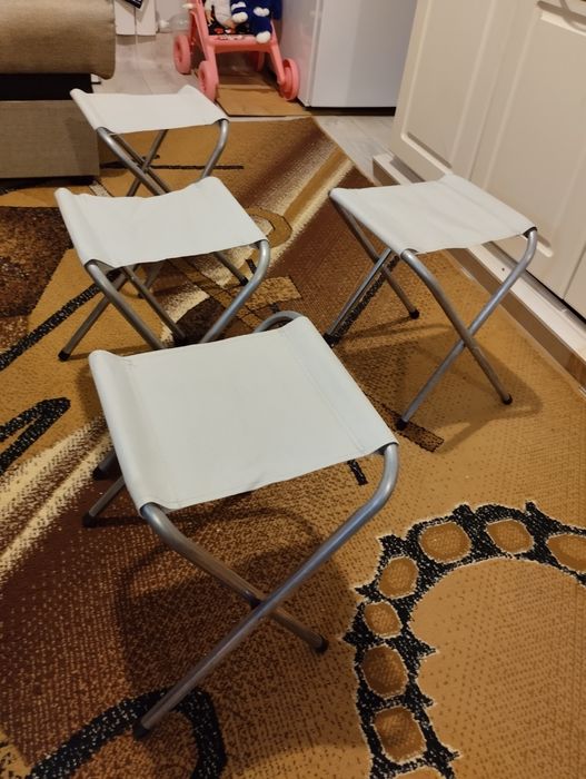 Стульчики раскладные новые.