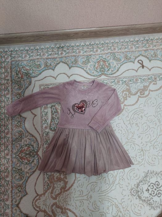 Продам джинсы для девочки на возраст 5-7 лет.