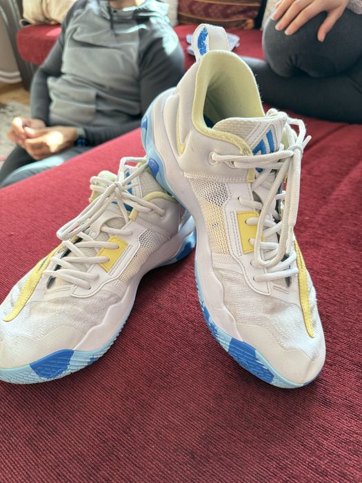 Nike баскеднолни обувки