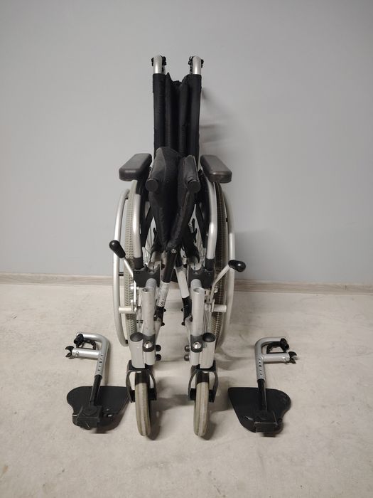 Scaun cu rotile/Carucior rulant pentru persoane cu handicap141