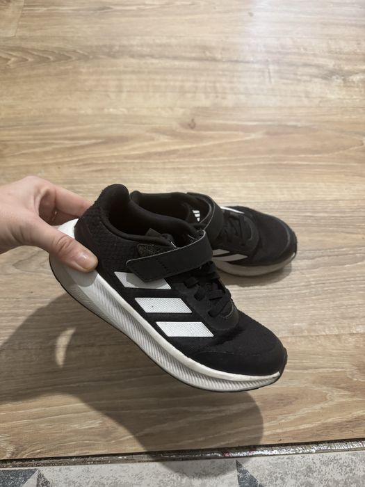 Продам кроссовки adidas