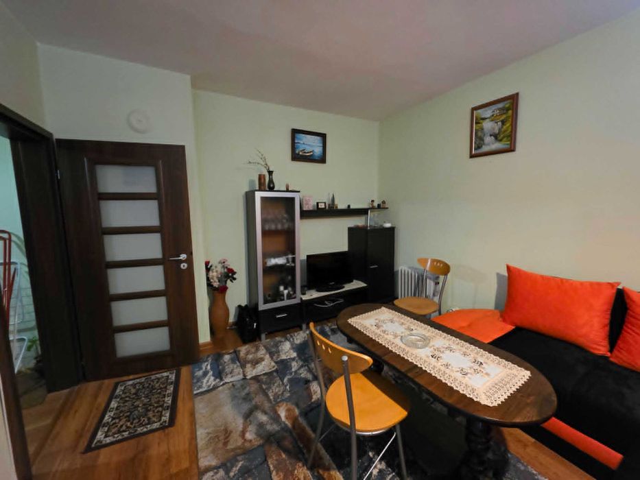 Продава 2-стаен апартамент, кв.Изток, гр.Перник-преустроен в 3-стаен