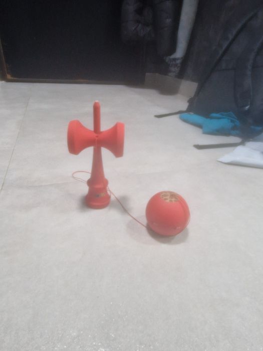 Kendama krom kolor semnata de ivan si xremus