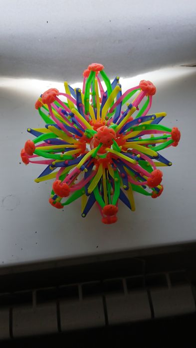 Hoberman sferasi deb atalovchi oyinchoq