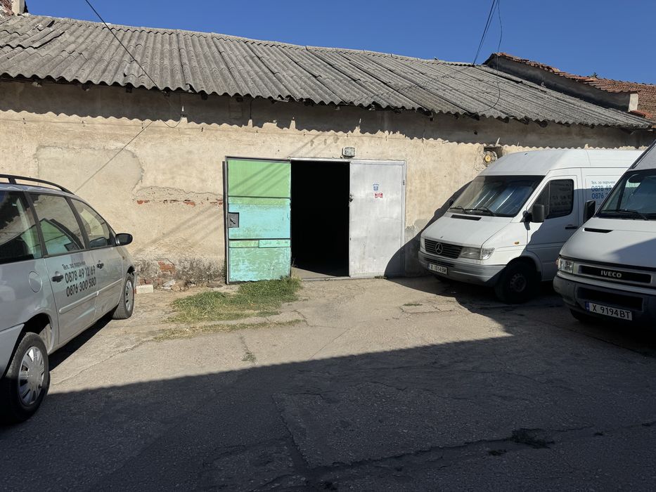 Продаве се склад