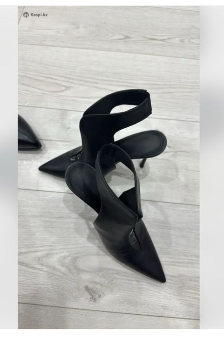 Босоножки продам черные