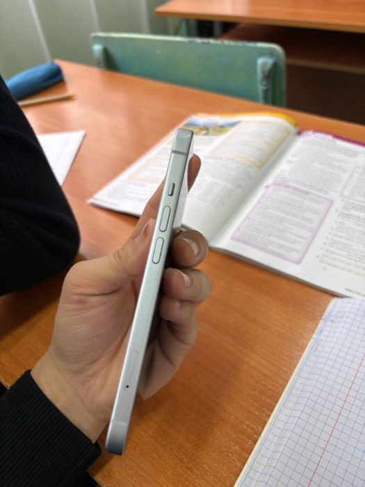 Iphone 15  голубой,ремонте не был