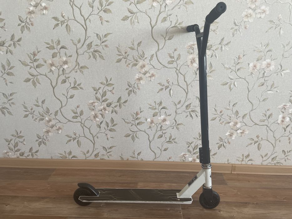 Трюковый самокат.