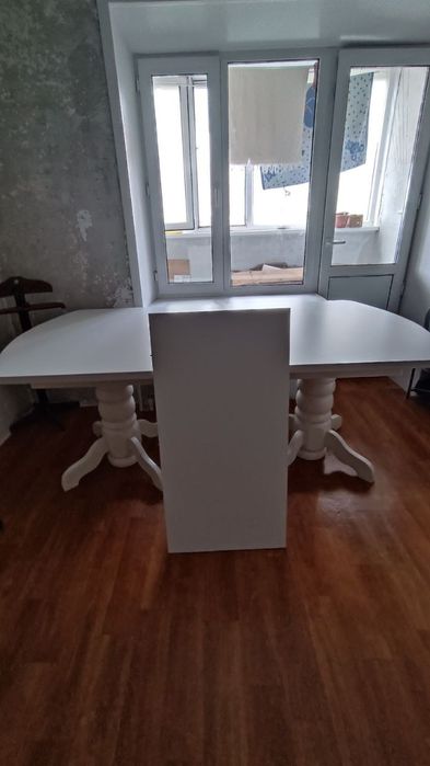 Стол со стульями