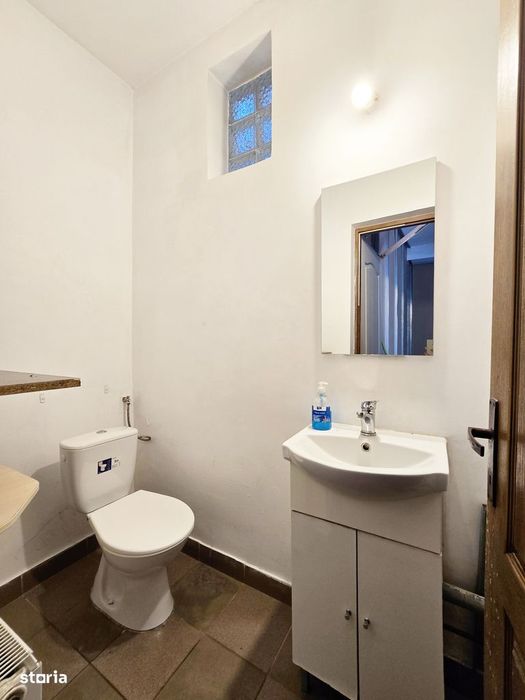 Spatiu comercial de inchiriat cu vitrina si parcare – Str. Ioan Ratiu