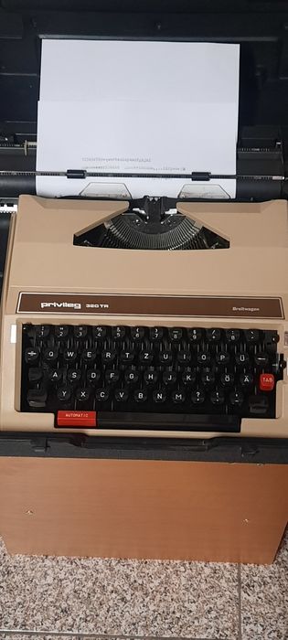 Mașină de scris Privileg 320TR impecabilă