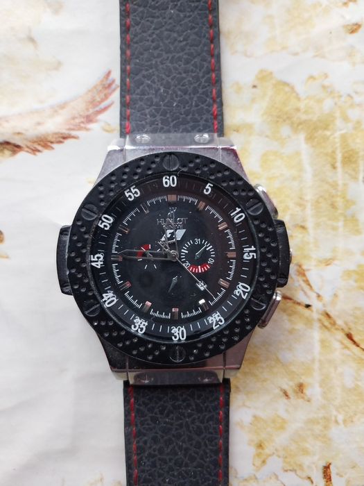 Продавам часовник