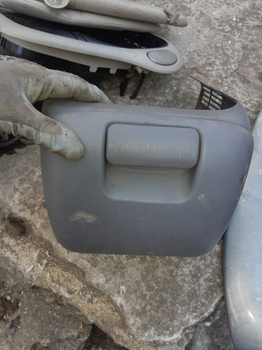 Крайслер Вояджър-3,3 бензин-останали части