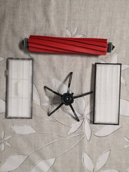 Vând  aspirator articole