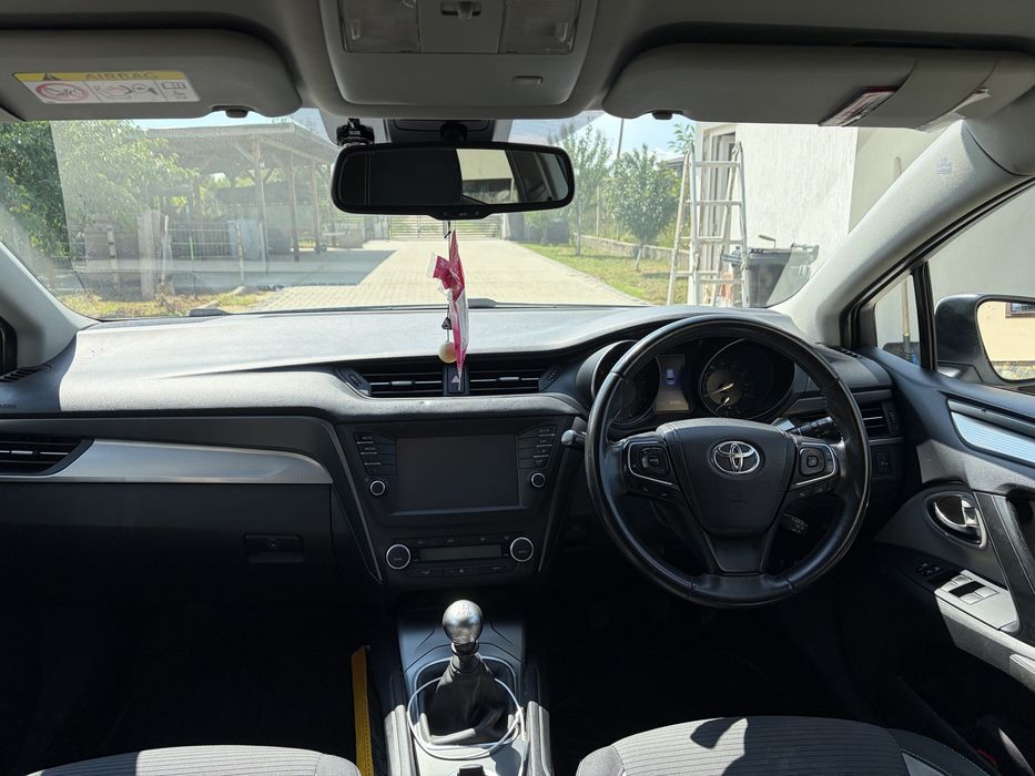 Toyota Avensis.