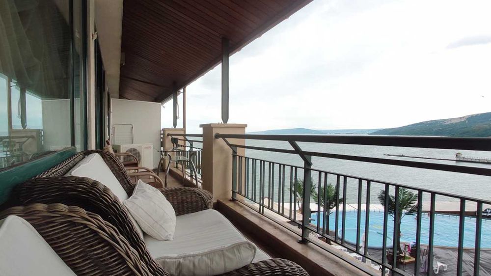 Продава се Двустаен апартамент в Балчик - 65 кв.м за 1924 €/кв.м - Снимка #1