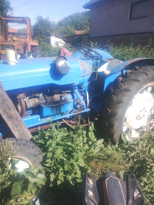 Vând tractor ebro semănătoare de păioase balotieră