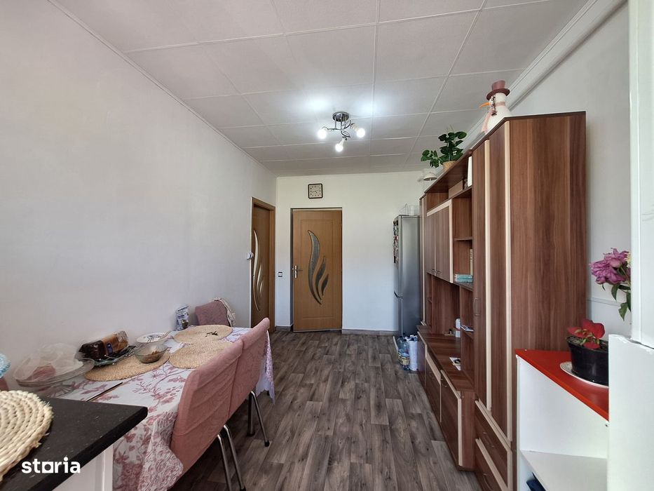 Apartament cu 2 camere, decomandat, 2 balcoane, zona Porii