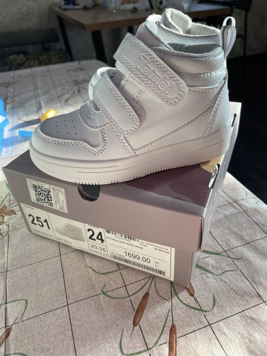 Белые ботинки для девочки или мальчика