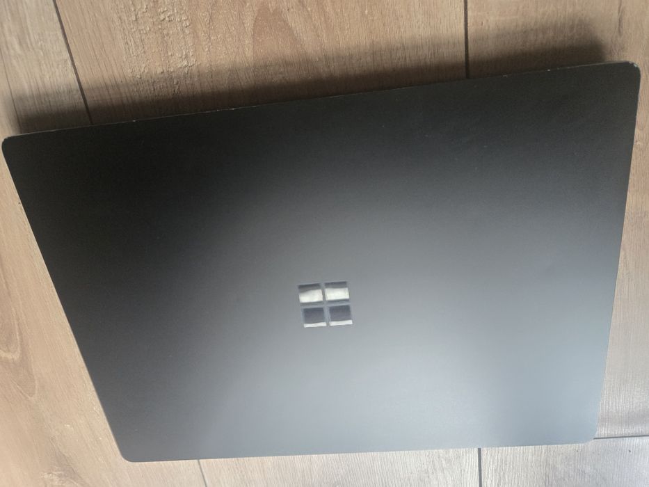 Microsoft Surface Touchscreen Laptop AMD Ryzen 5 16gb RAM SSD 256GB