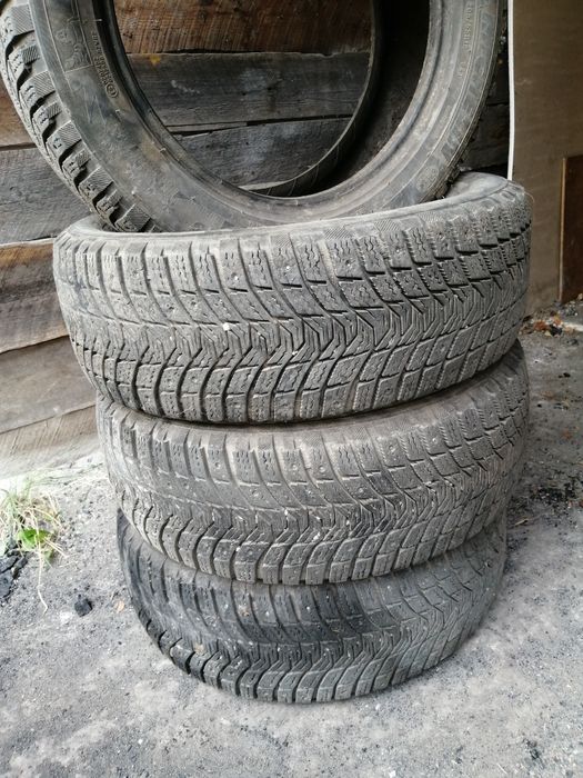 Продам зимние шины202/55R16