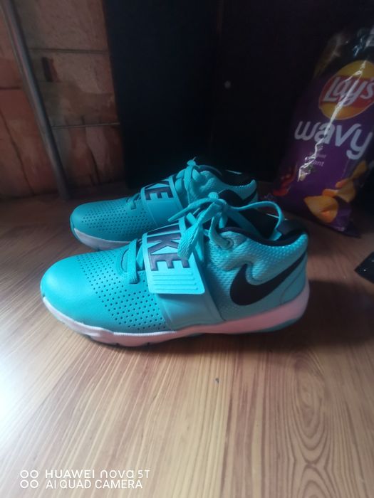 Adidași Nike team hustle d8.