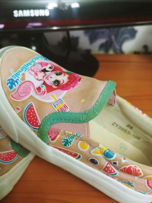 Продаю слипоны на девочку