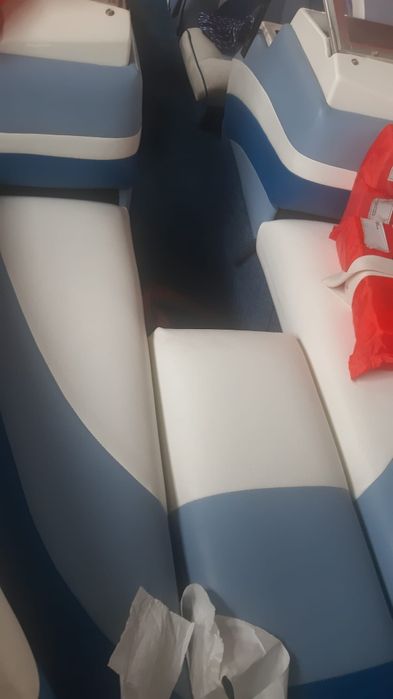 Vând barcă Bayliner