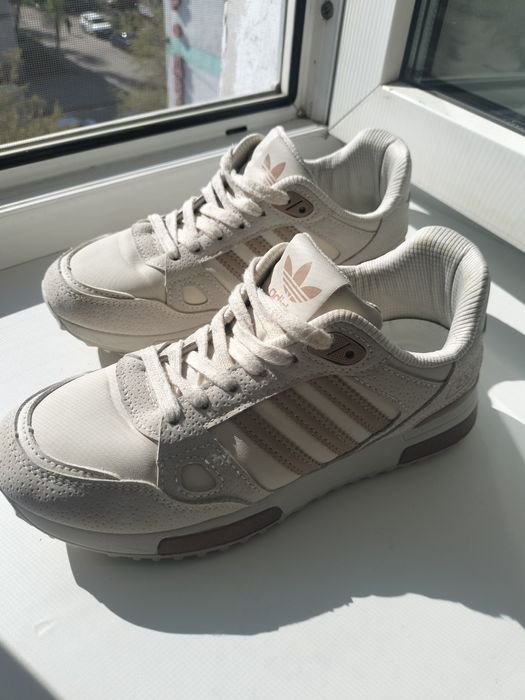 Женские кроссовки 38 размер