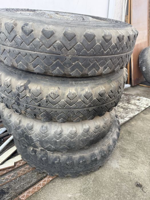 Продам диски с резиной на Ниву