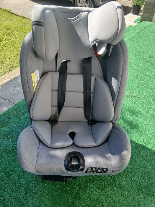Scaun auto cu isofix