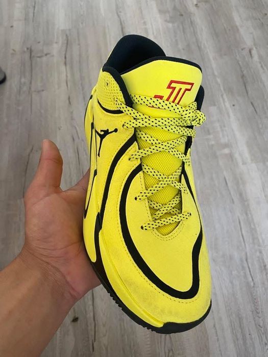 Vand Adidasi Jordan 4 Tatum BG noi pret 550 lei cu un set de sireturi noi .
