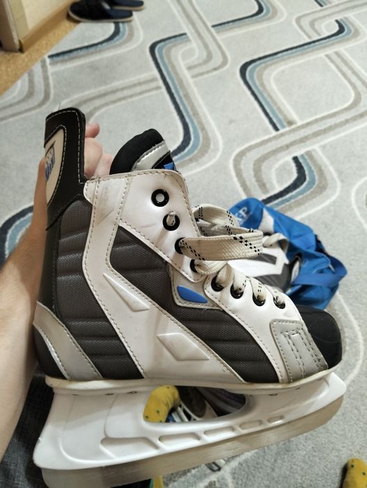 Продам детские коньки